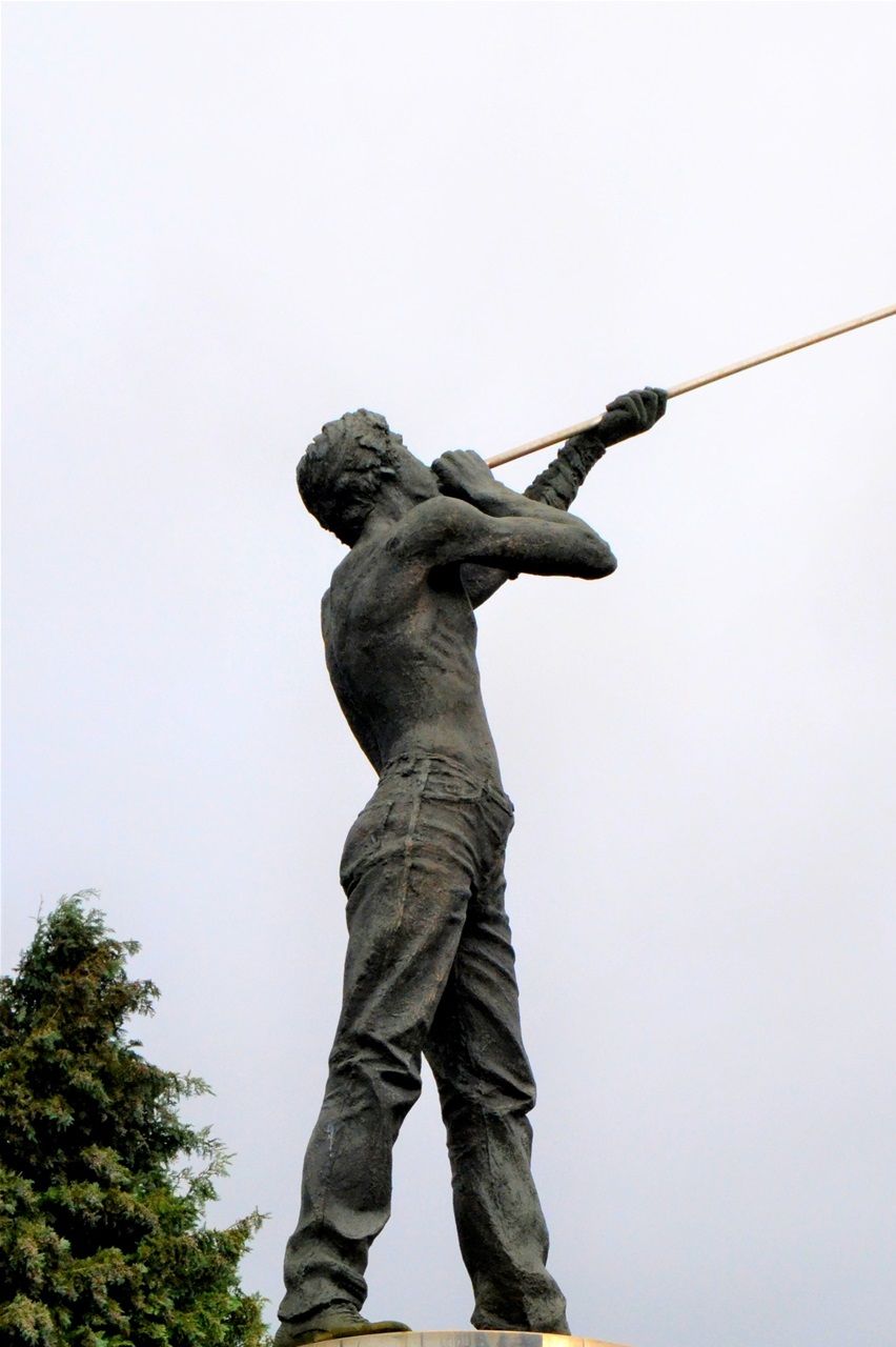 Glass blower at bus station, designed by Steve Field, sculpted by John McKenna 1995