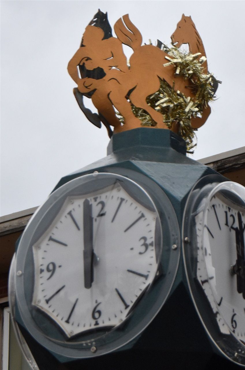 'Pocket park' town clock reinstalled late 2019. Designed by Steve Field