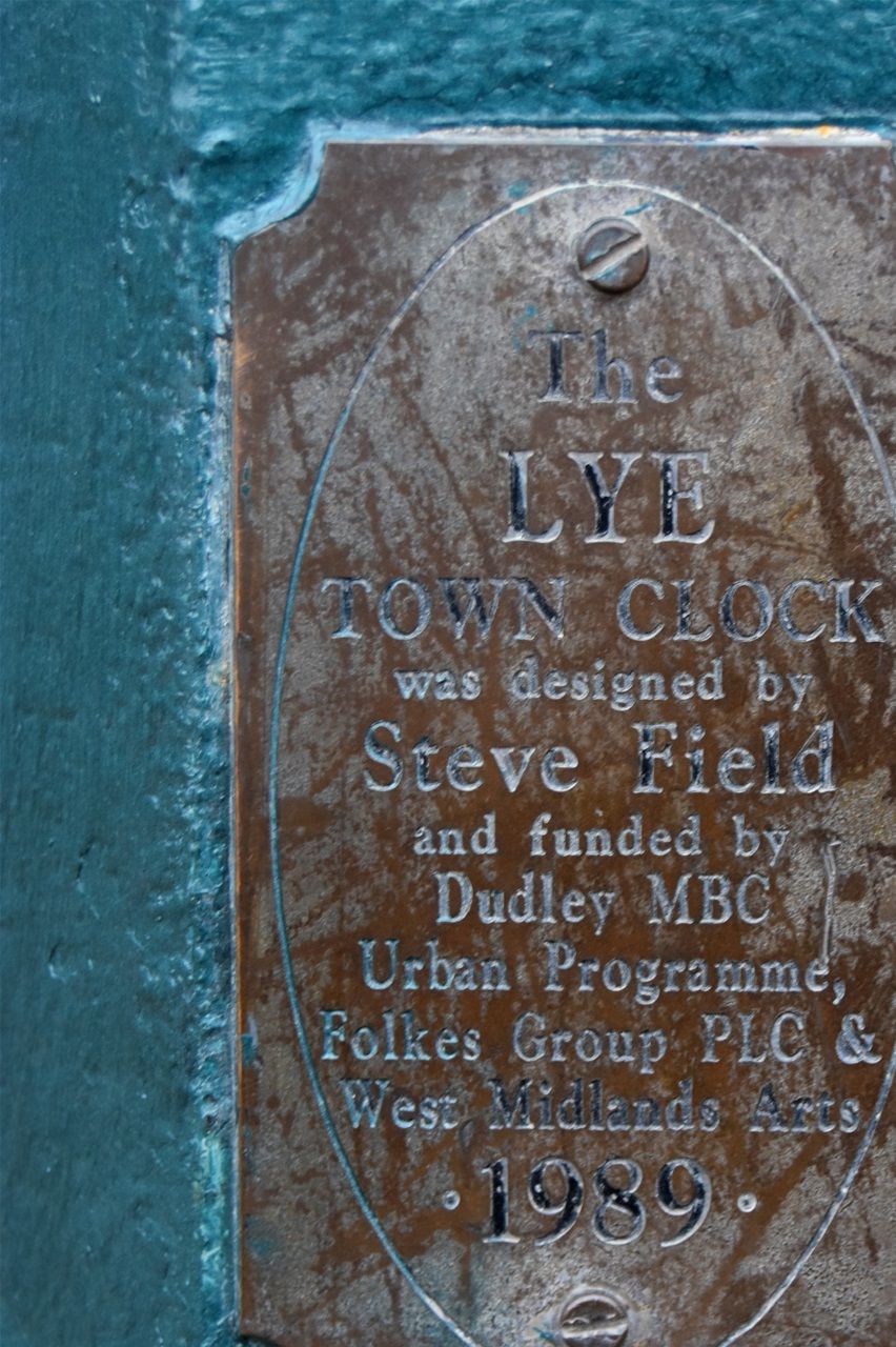'Pocket park' town clock reinstalled late 2019. Designed by Steve Field