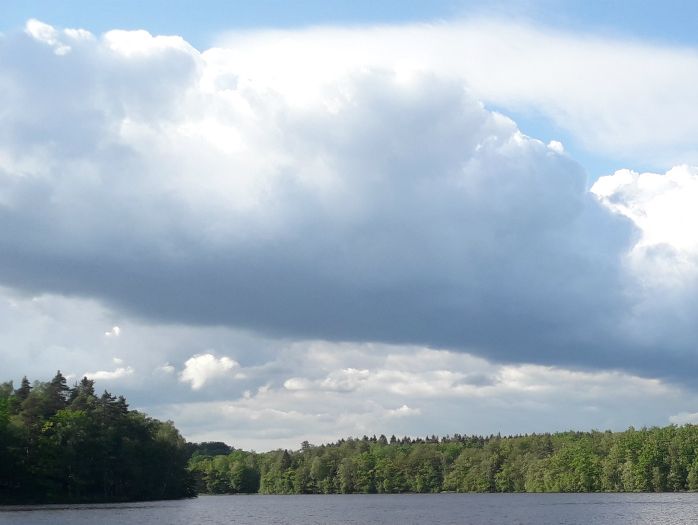 Kraftverksdammen  år 2018 400m från torpet. Numera tömd på vatten.
Då en fin fiske sjö.