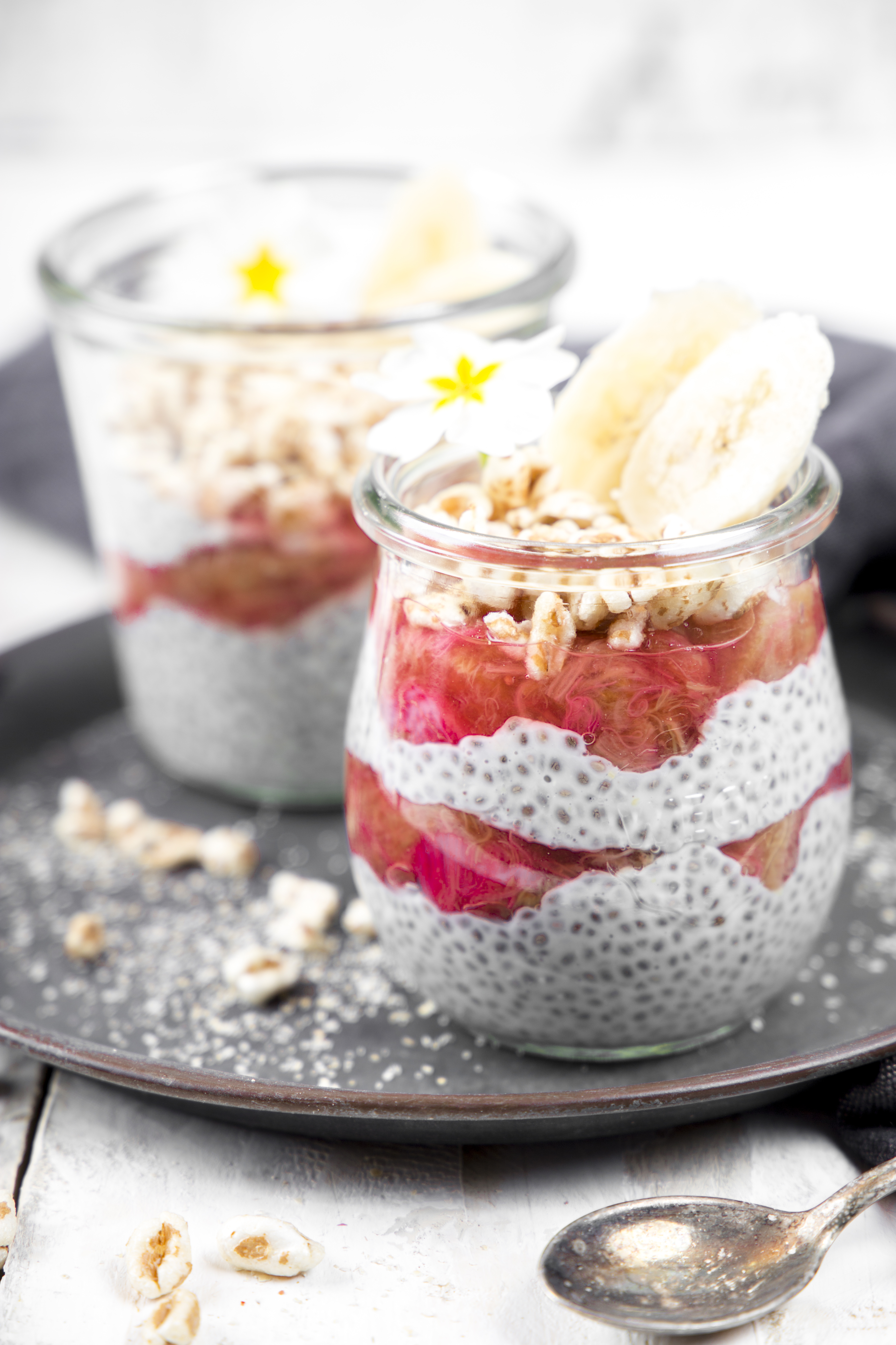 Rhabarber-Chiapudding und Dinkelpops