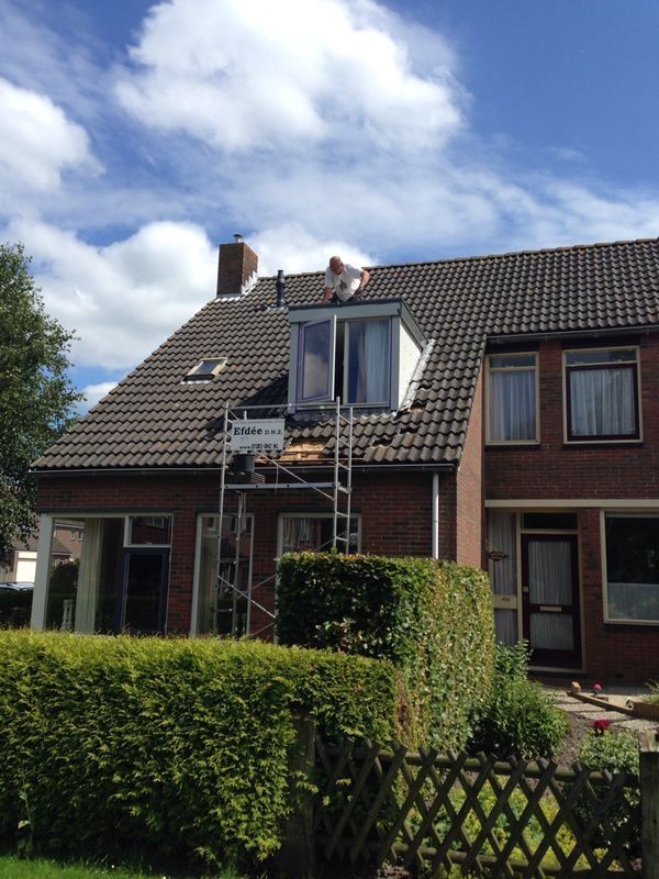 Deze hoekwoning, dak herstel lekkage en hout rot en verven van de volledige woning.