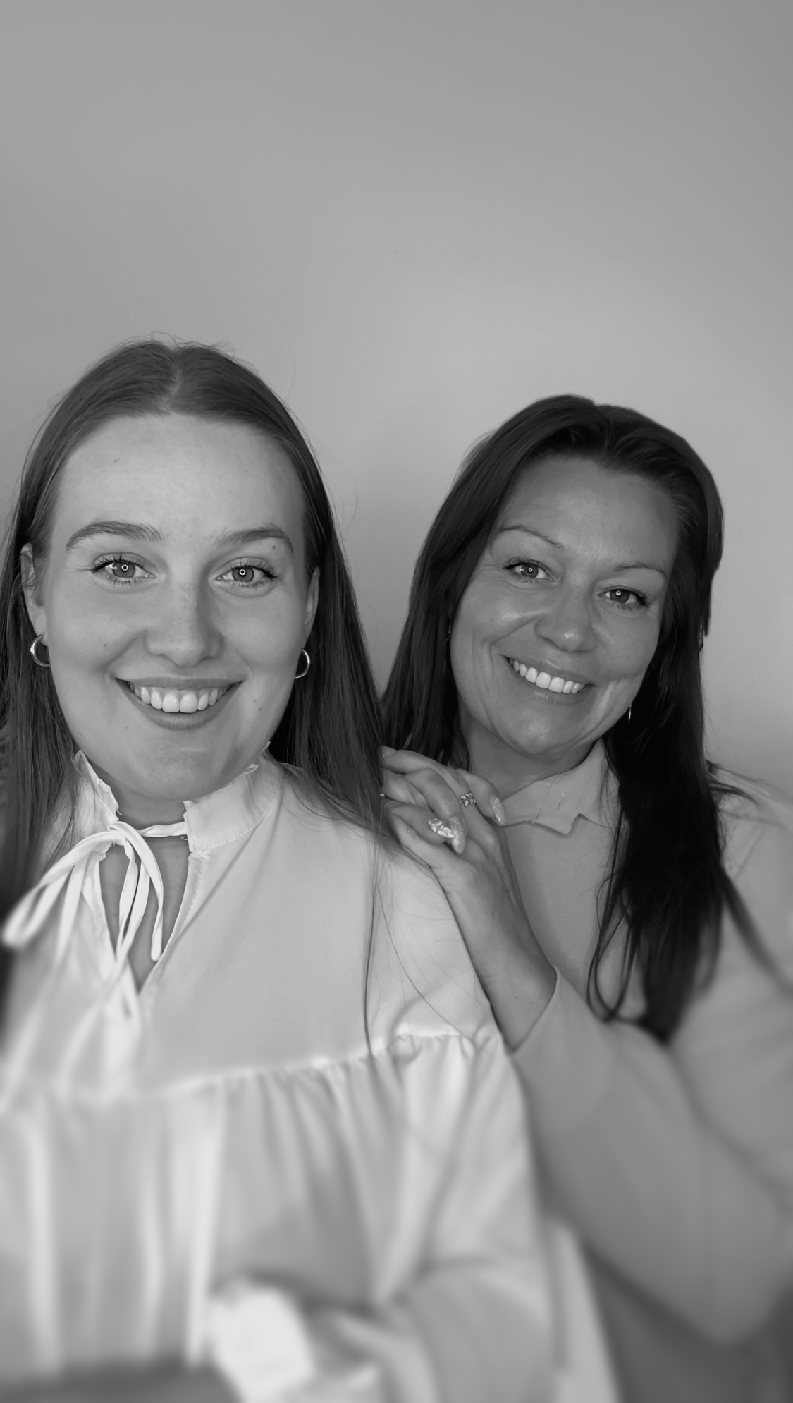 portræt af Amalie og Laila Torarenni