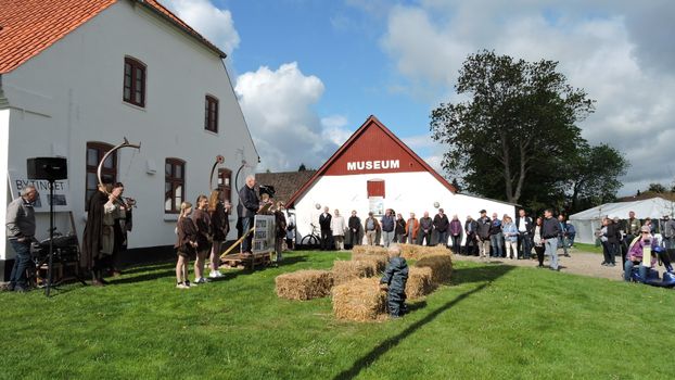 Lurfanfare ved åbningen af Egtvedpigens dag
