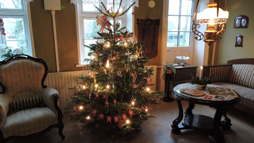 Stadsstuen pyntet op med juletræ