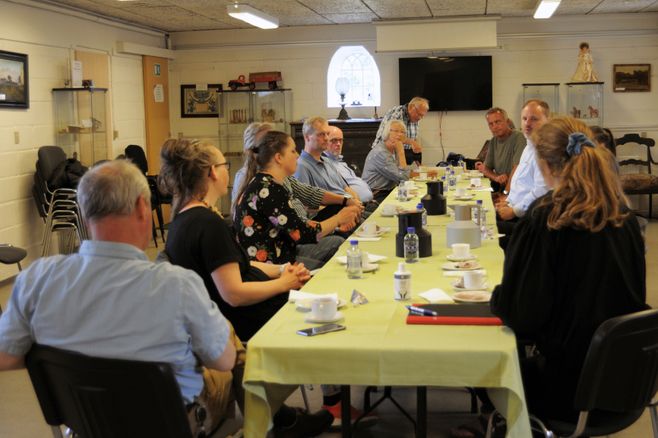 Planer drøftes over en kop kaffe og en Egtvedpigekage