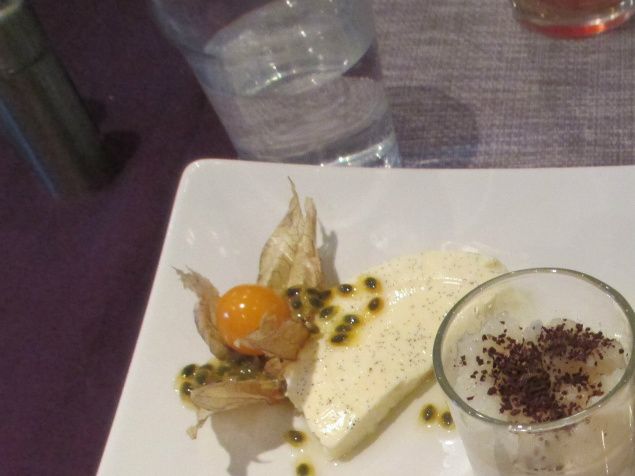Denna goda efterrätt åt vi på Pizzeria och Restaurangen vid macken i Loftahammar och varmrätten Lokalt fångad somrig abborre gick inte av för hacker..Den var supergod