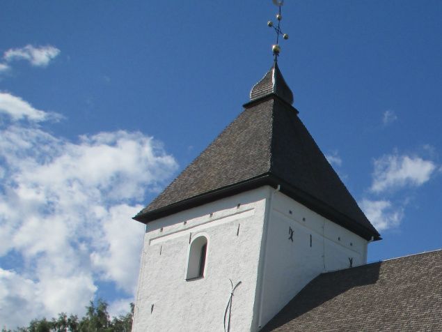 Adelsö kyrka som var inspirationskälla då Sven Lindahl skrev melodin Mälarökyrka 1968.