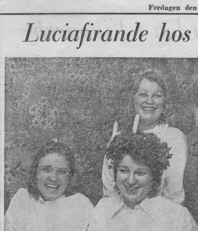 Eftersom det är Lucia idag så väljer jag en bild med detta tema. Vi var några stycken från vår klass på Konsumtionslinjen på Västerviks Gymnasium 1974 som lussade för pensionärer.