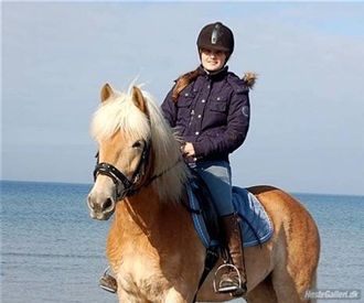 Gabriella Elghuset og Natascha Friis