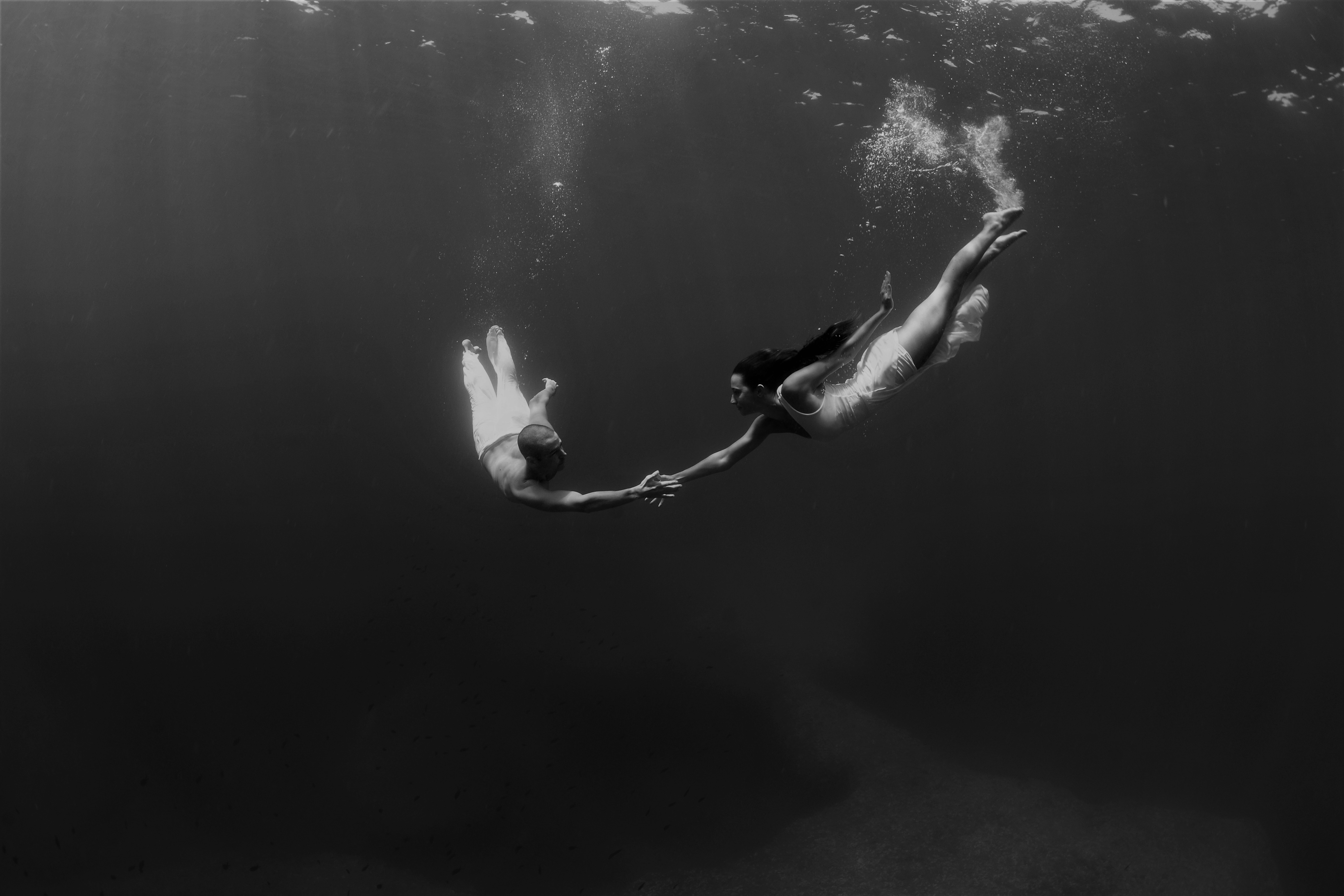 06_Anapo e Ciane – underwater fine art, duet in the dark