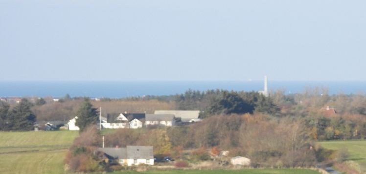 Mod nord. Hen over Hirtshals. To the north,above Hirtshals