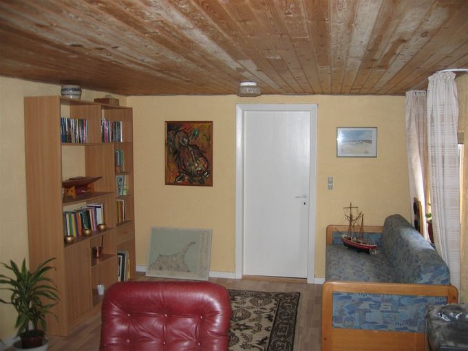 Stuen, 2 ekstra sovepladser. The living room with a double sofa bed