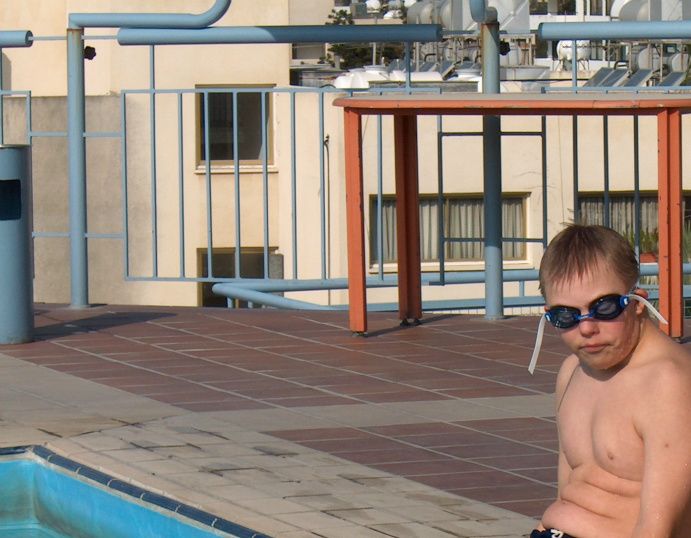 Tässä poikani lomallamme Kyproksella -2009