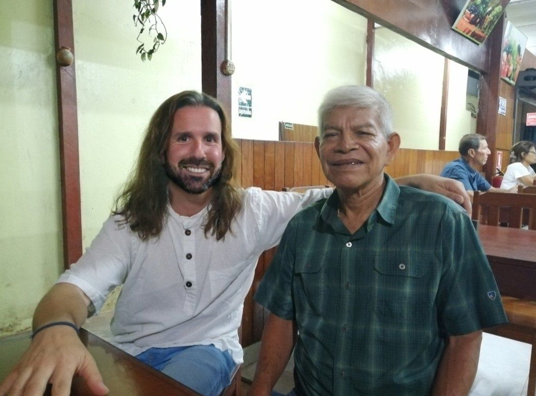 Con el Maestro Guillermo Arevalo , embajador de la Ayahuasca, escritor y Chaman Reconocido a nivel Mundial.