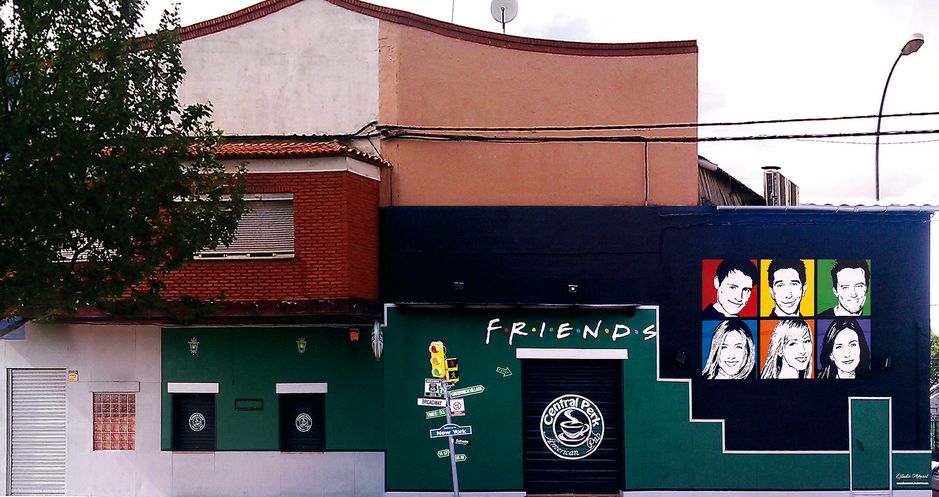 Friends American Pub. Arte Mural Exterior. Completo. Estudio Aerosol.
