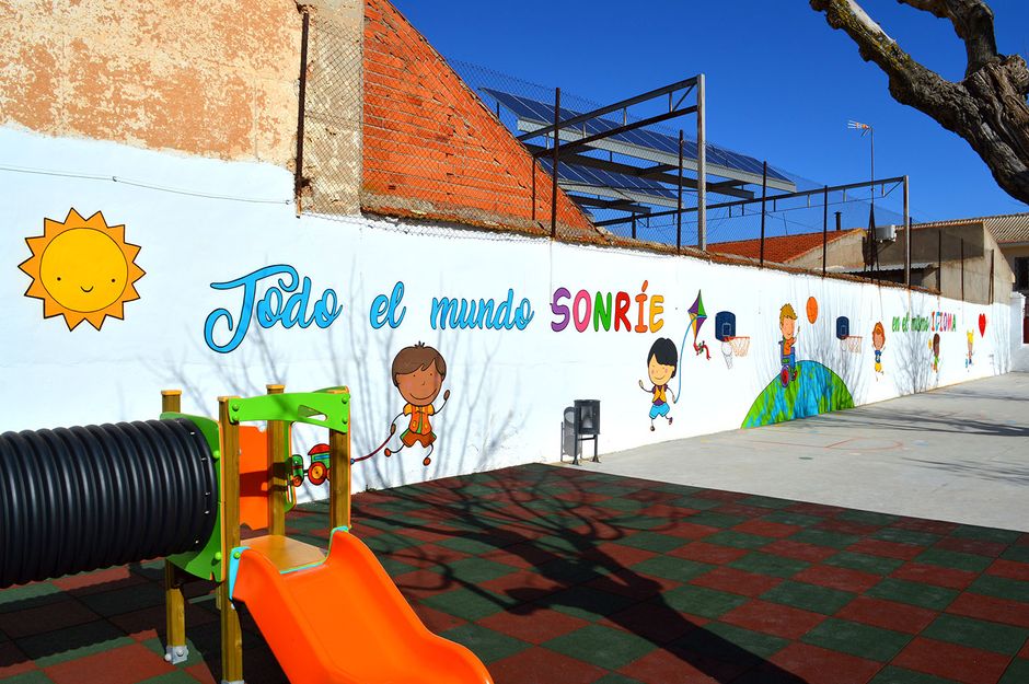 Arte Mural Exterior. Todo el mundo sonríe en el mismo idioma. EA©2021.