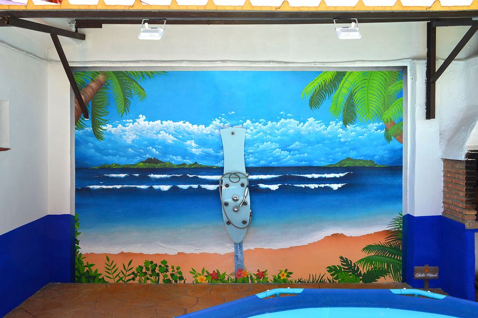 Arte mural exterior "Vistas al Paraíso". Estudio Aerosol.