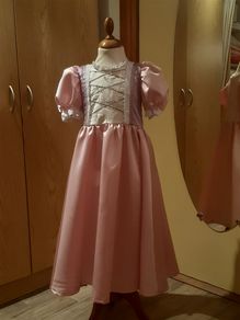 Lyserød prinsesesekjole