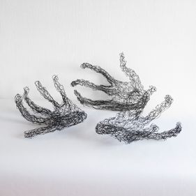 Titel: Utan titel. Material: Hönsnät, plastbelagt