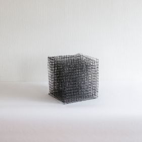 Titel: Utan titel. Material: Järnnät, tusch. 