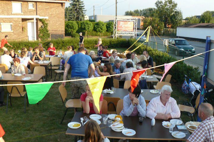 Een evangelisatie-week is een heel belangrijk gebeuren in Tongeren. Tientallen jongeren (en ouderen) uit de eigen gemeente en ook uit Nederland, trekken een paar dagen samen op om het Evangelie in Tongeren meer bekendheid te geven.