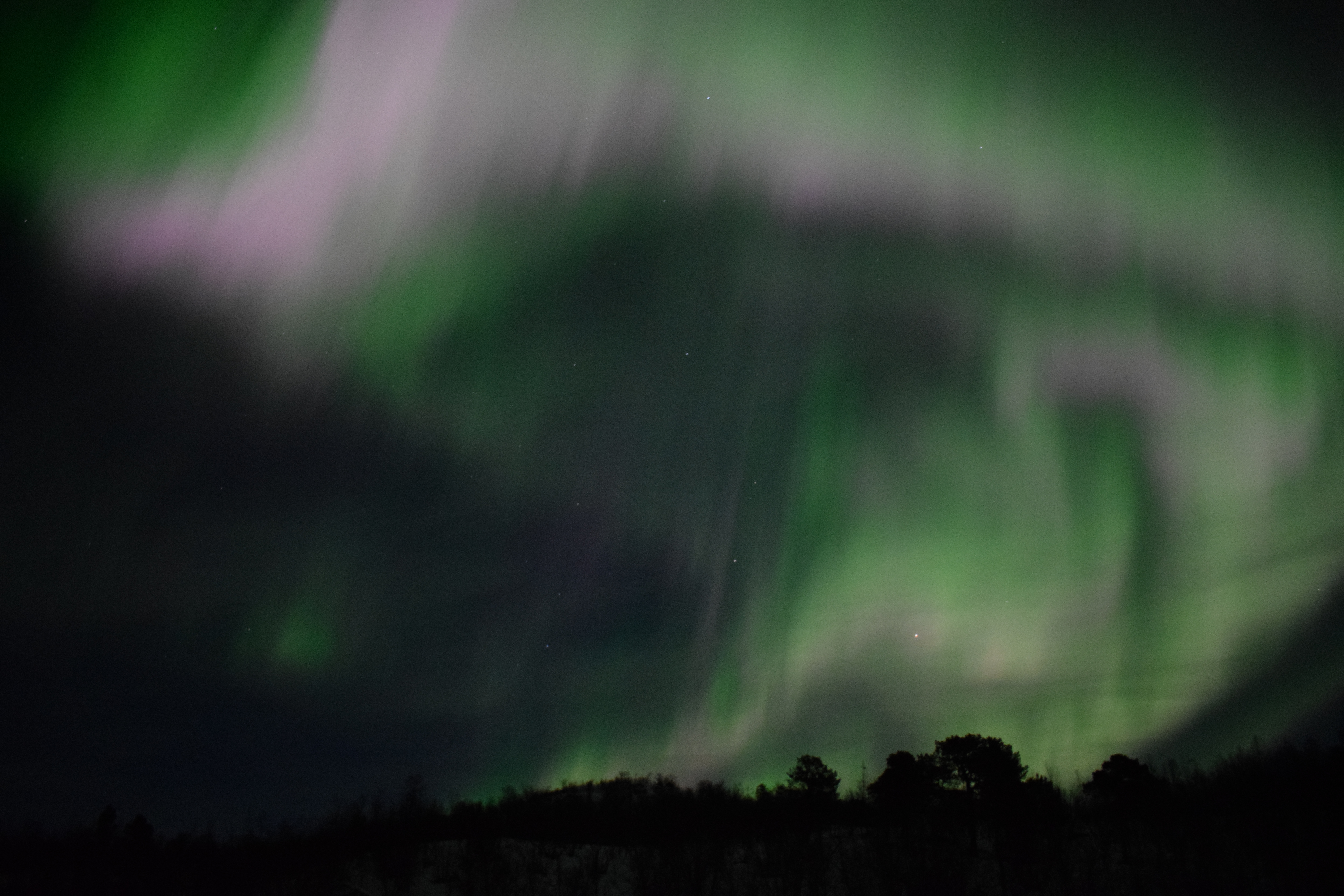 Sstrong pink Aurora over Abisko