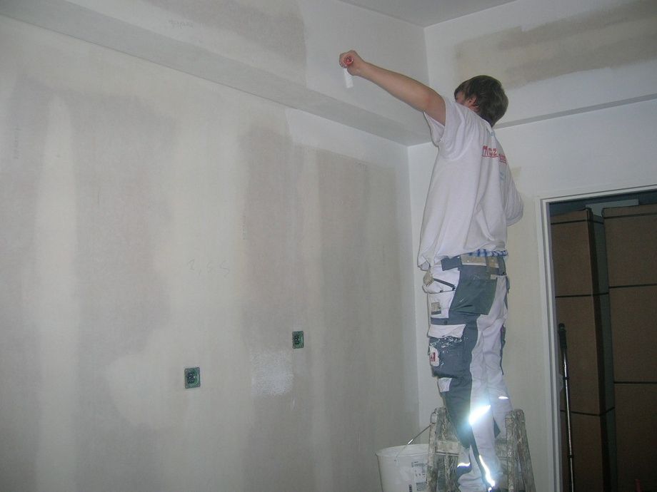 Maling af køkken. Fotograferet 19. januar 2011.