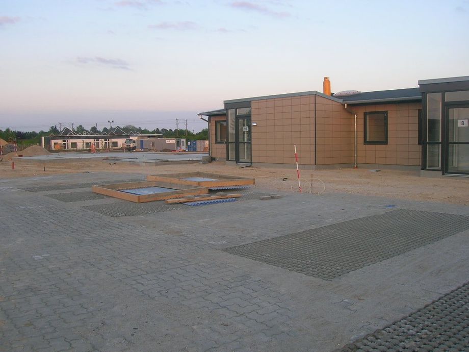 Gårdspladsen med hus nr. 8 og 10. Fotograferet 20. maj 2011.