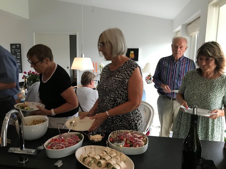 ..de øvrige måtte så nøjes med resterne fra mesterens bord..