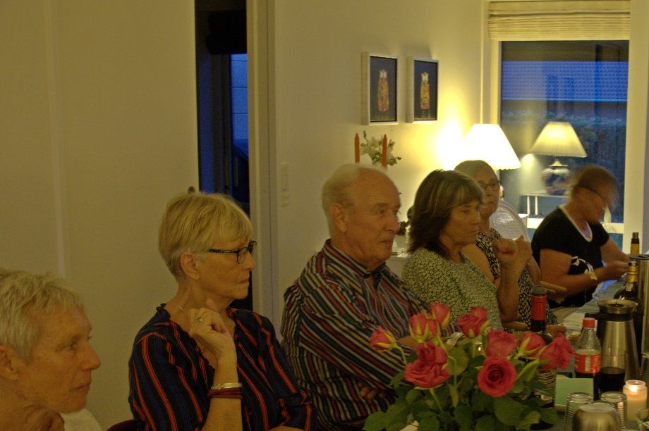 ..og her er alle vist glade og mætte.