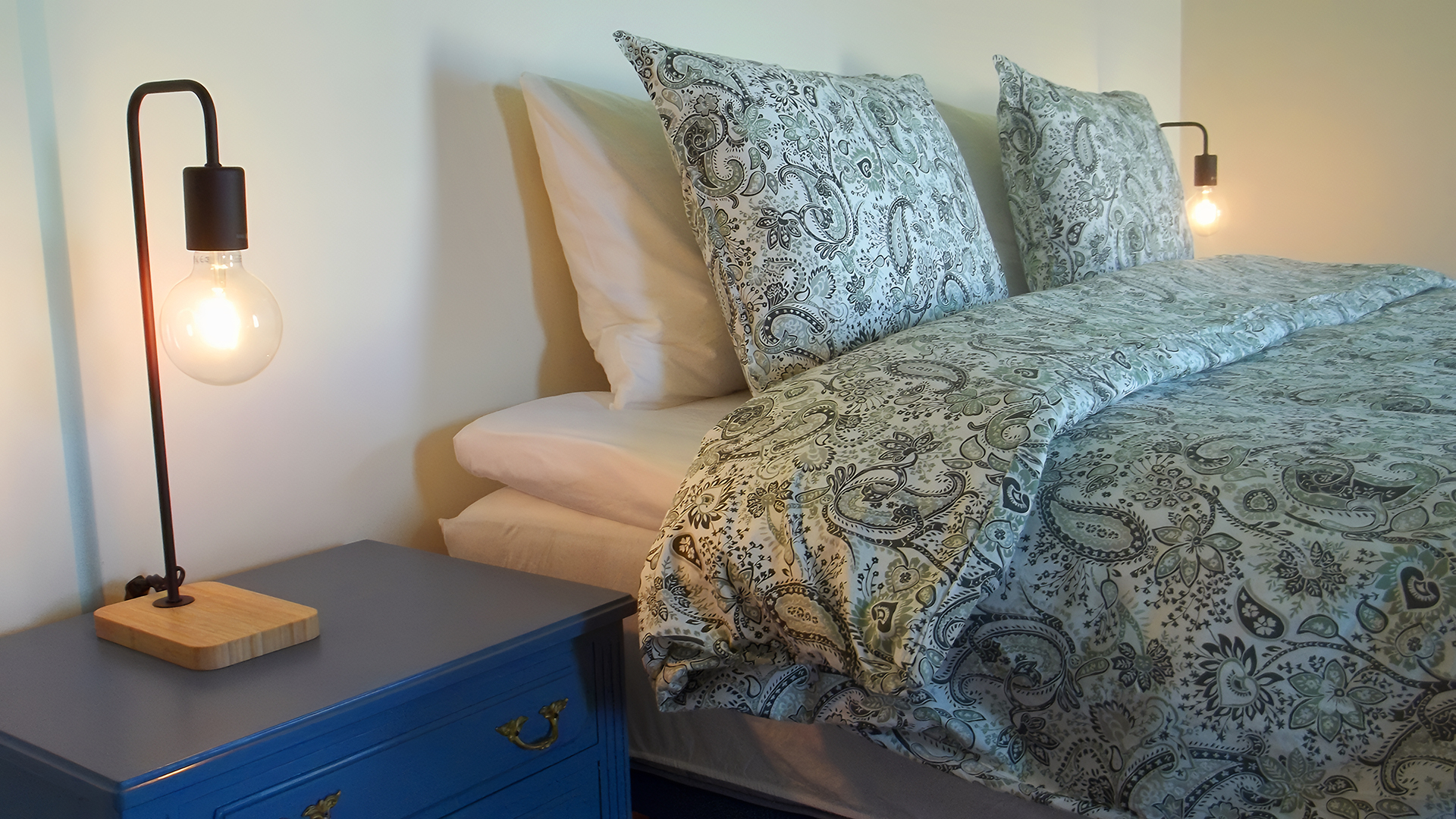 Faial Cottage - King Size Bed Close-up