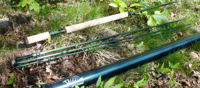 Om det er fluefiskeri, spin eller andet, så er din kontakt til fisken i første omgang stangen, den skal bringe agnen ud til fisken, sikre krogningen og få fisken sikkert på land. Efter vores mening det sidste sted hvor der skal spares! Om håndtag, løsdele eller finish, så kan det ofte gøres en del bedre end det som er massevare i et nær uoverskueligt marked.