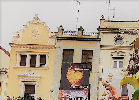 Falla Plaza Mayor Alzira / par Artesania Germans Parra / les mêmes artistes de notre Falla en Suisse/ Ils ont gagné le 1er prix de catégorie spéciale .BRAVO