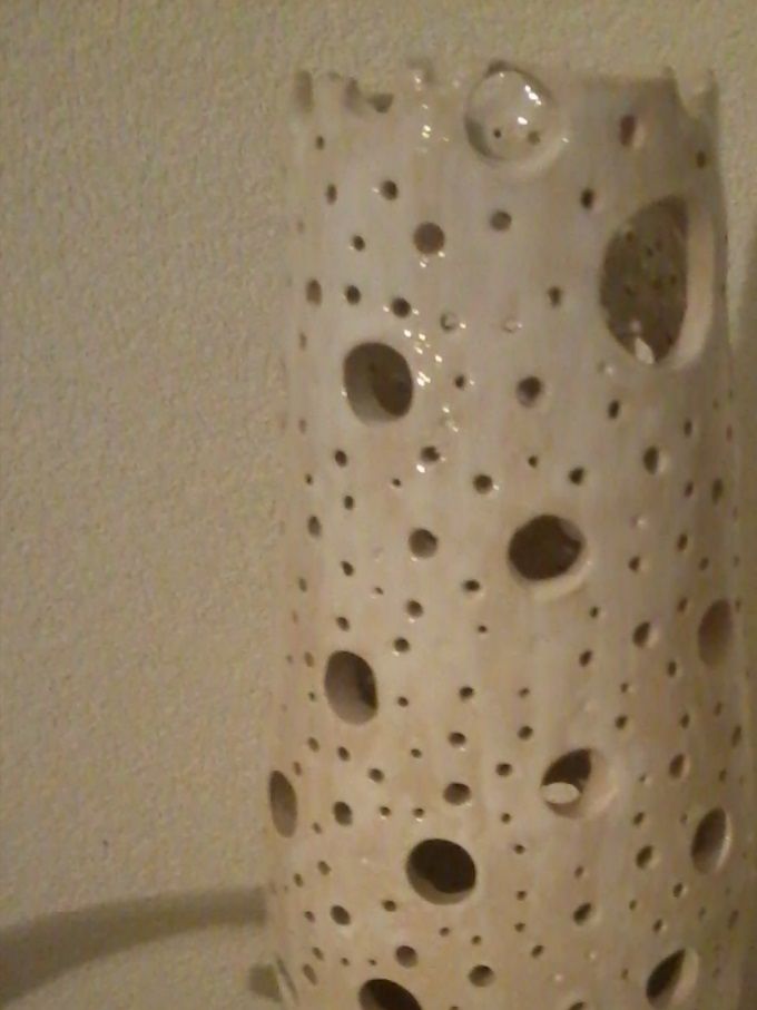 Staande lamp met bronskleurige accenten. 45 cm hoog. € 99.00
VERKOCHT! Wilt u een soortgelijke lamp?  Dan maak ik die voor u in een door u uitgezochte kleur en maat.