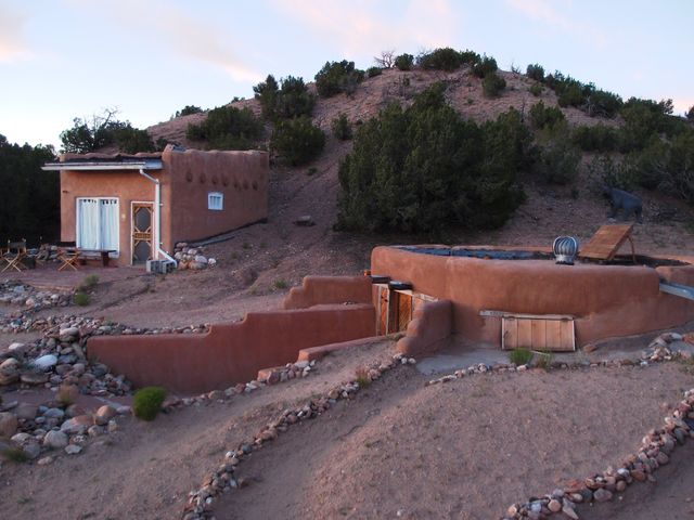 Cuyamungue Institute mit Felicitas Casita und dem Ritualraum, der Kiva