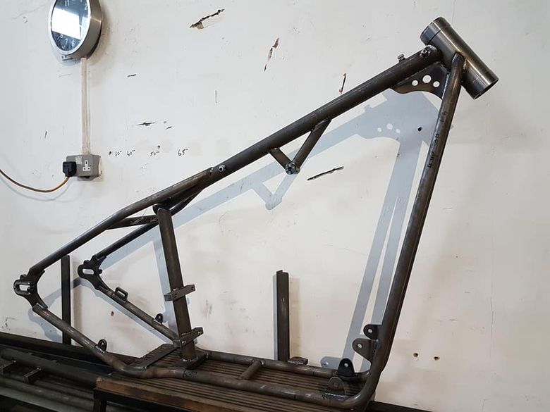 4 up o stretch 6 over chop Sportster frame (1)