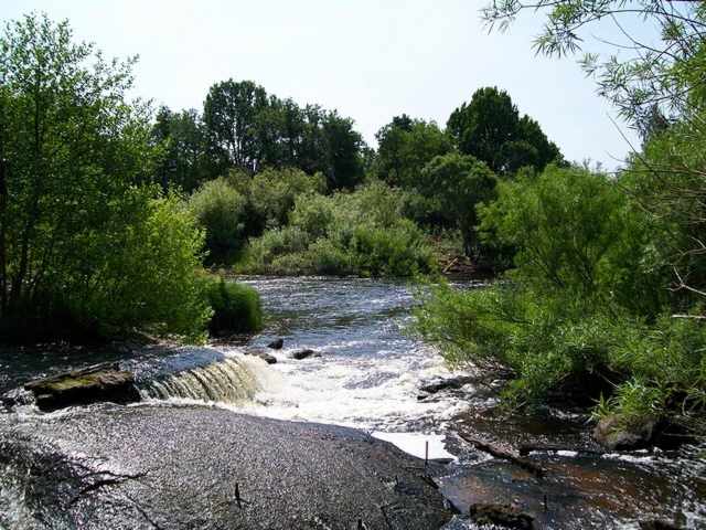 Die Stromschnellen des Emån im Nachbarort Emmenäs . . .
