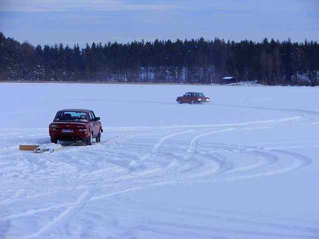 . . . fahren die Jungs aus der Gegend . . .