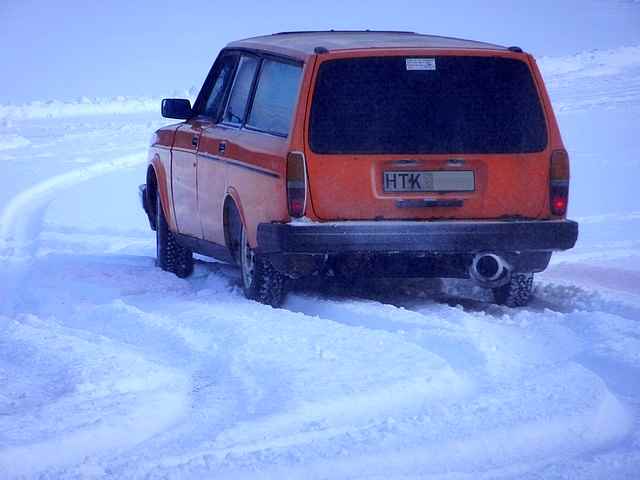 . . . Wintereifen mit langen Spikes . . .