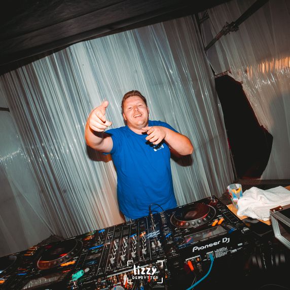 dj jelle stage