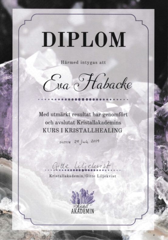 Nu börjar jag med kristallhealing också. Är så nöjd att med god marginal klarat tentamen. Allt hör ihop, healing - kristallhealing - healingmassage - djurkommunikation. Är så tacksam!