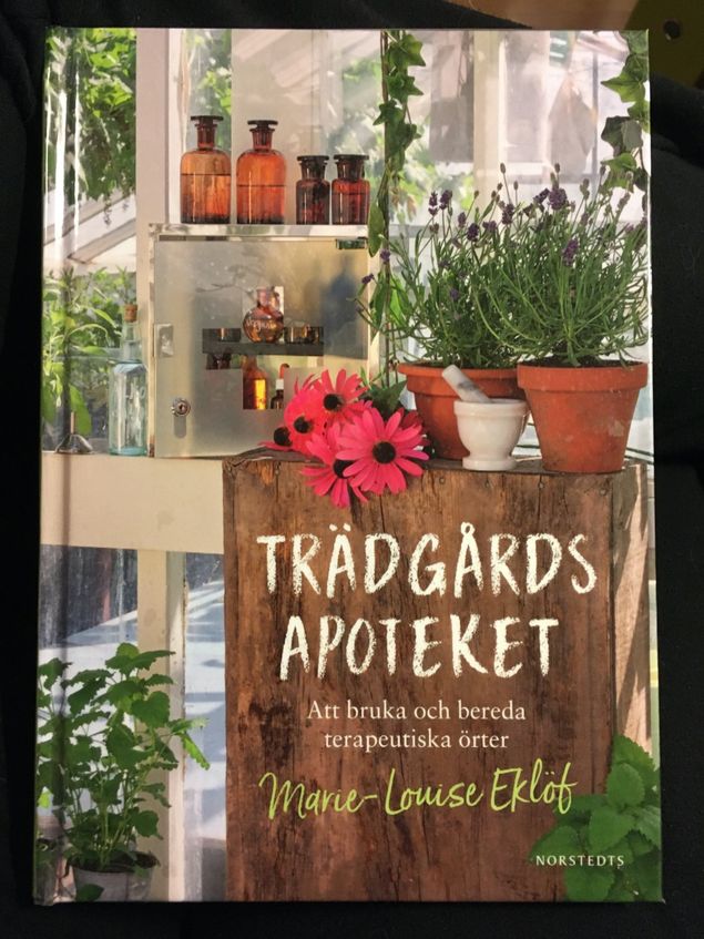 En sådan fantastisk bok! Jag läser och studerar. Så mycket att lära. Jag hade tänkt läsa den ettåriga basmedicin utbildningen, men det lutar åt att läsa till 