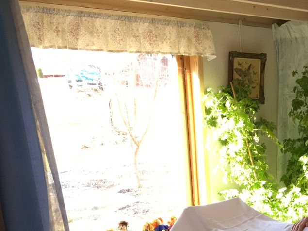 Det är en lisa för kropp och själ att ha Lisa Hellman här denna helgen. Att få massage tillhör inte vanligheterna för mig, men nu ger vi varandra massage i dagarna två. Såååå härligt!!! Tjöta, massera och utbyta erfarenheter. Chakramassage och frigörandemassage står högst på listan. Pendling och kristaller också. Goa, härliga kollega 🥰 rena semestern för mig.