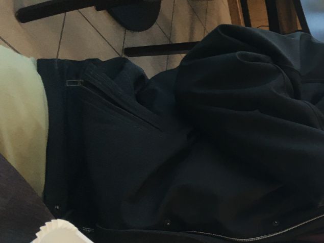 En jättetrevlig dag i Göteborg med massor av ärenden uträttade och ändå hann vi inte med allt vi skulle ändå. Lilla pappa var med och på Biltema åt vi både korv och glass, helt enligt våra shoppingturers tradition. Men vi kan frångå den om vi äter korv på IKEA istället 🤣  
Kvällen hemma gick åt till att sandpappra en bordsskiva några timmar...