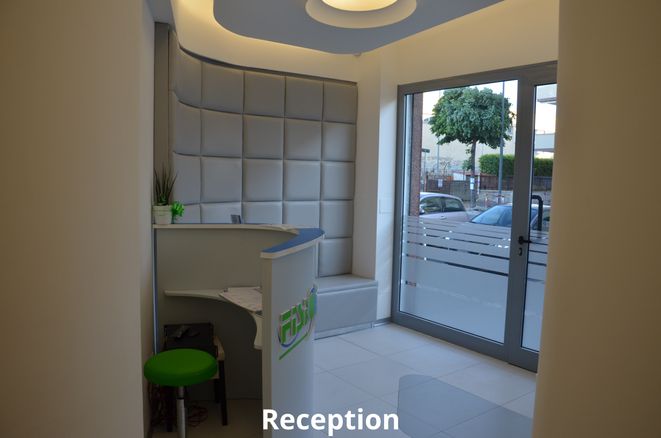 Reception con desk del Centro di fisioterapia Fisiobaso a Ciampino