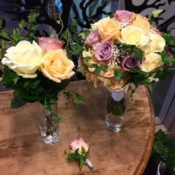 Brudbukett NR : 24  passsande Corsage och Tärnbukett