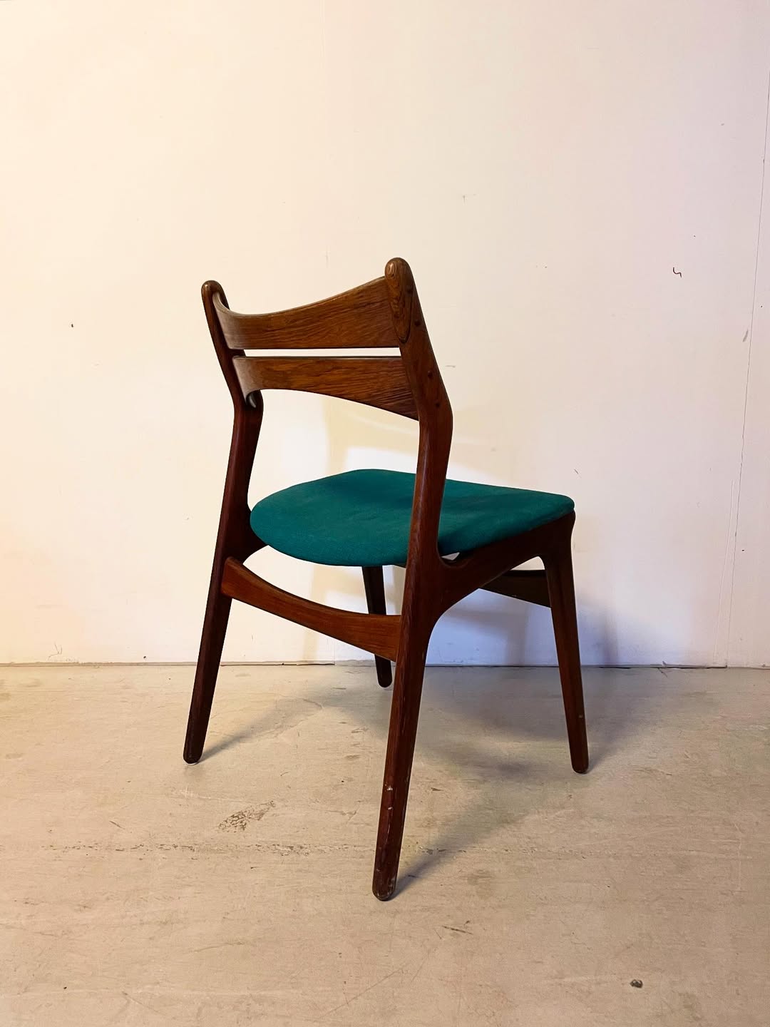 A pair of Danish chairs - model 310, design Erich Buch