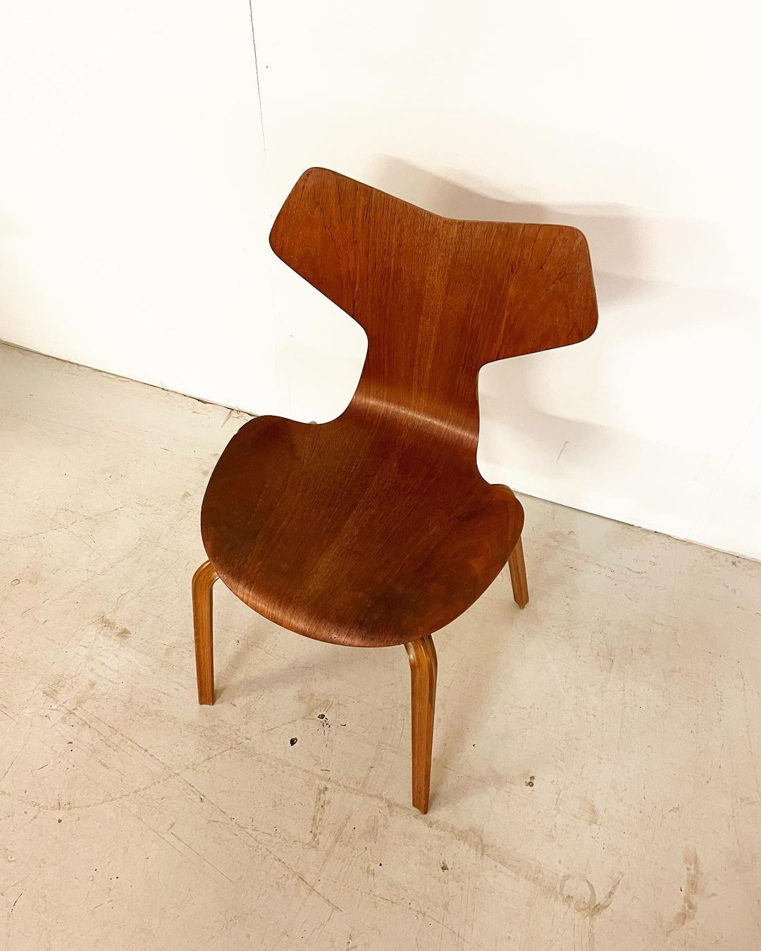 "Grand Prix" teak chair, design Arne Jacobsen