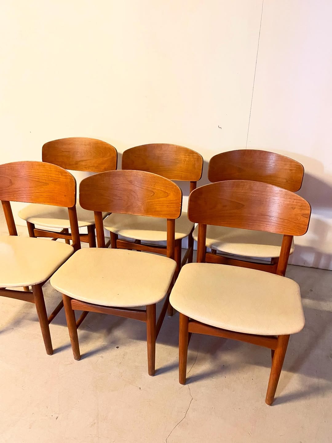 Six Danish oak dining chairs - model 122, design Börge Mogensen